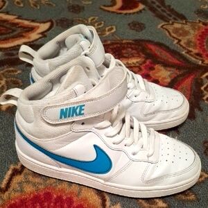 Nike Court Borought Mid White and Blue Size 6